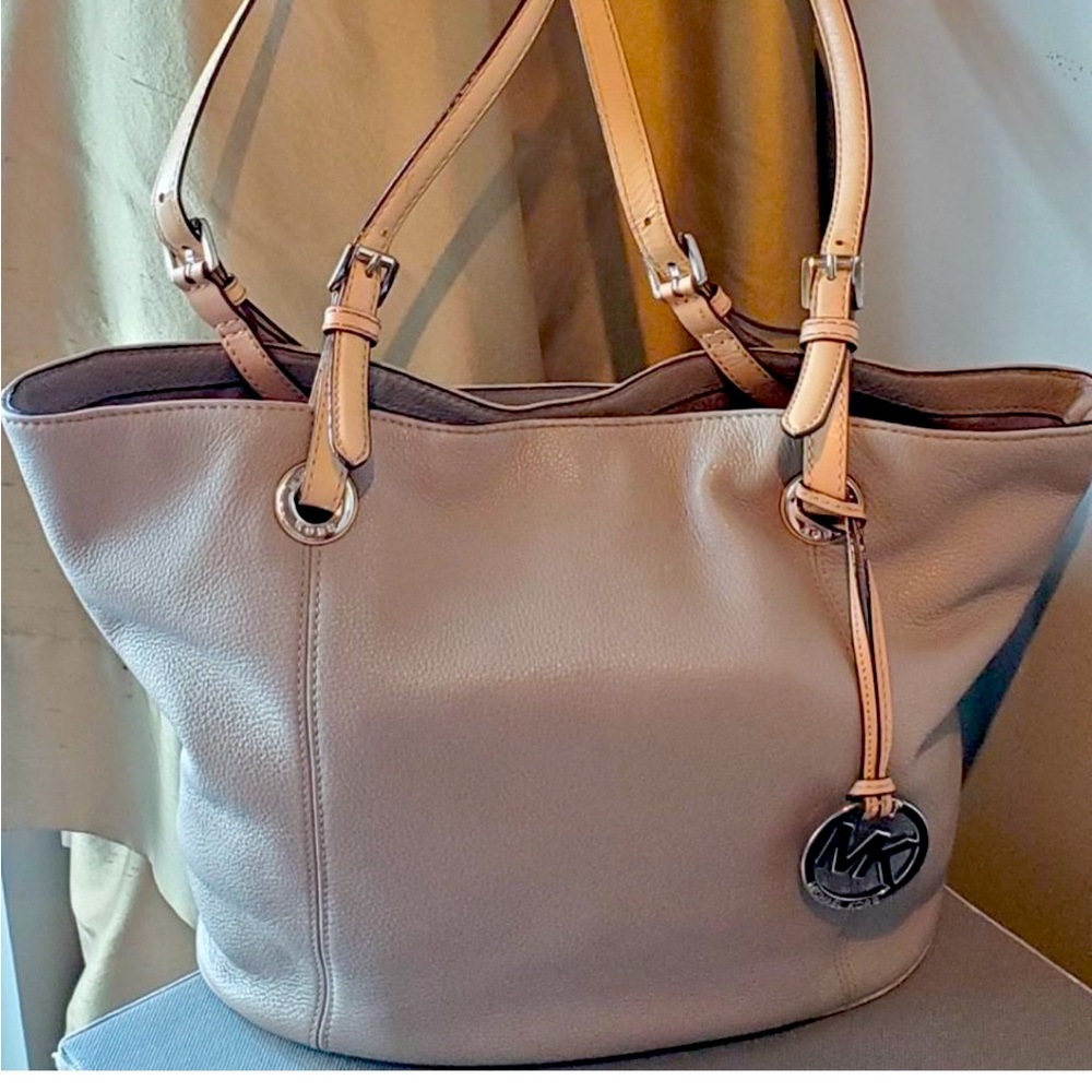 Michael Kors Tote-Elevate Your Style with the Timeless Michael Kors Leather Tote